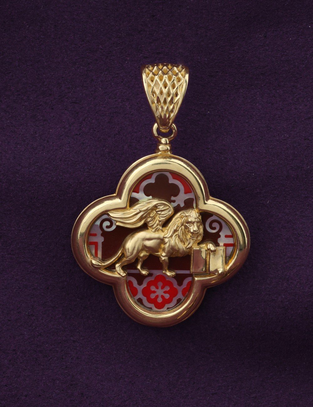 Подвеска из лимонного золота c эмалью и перламутром