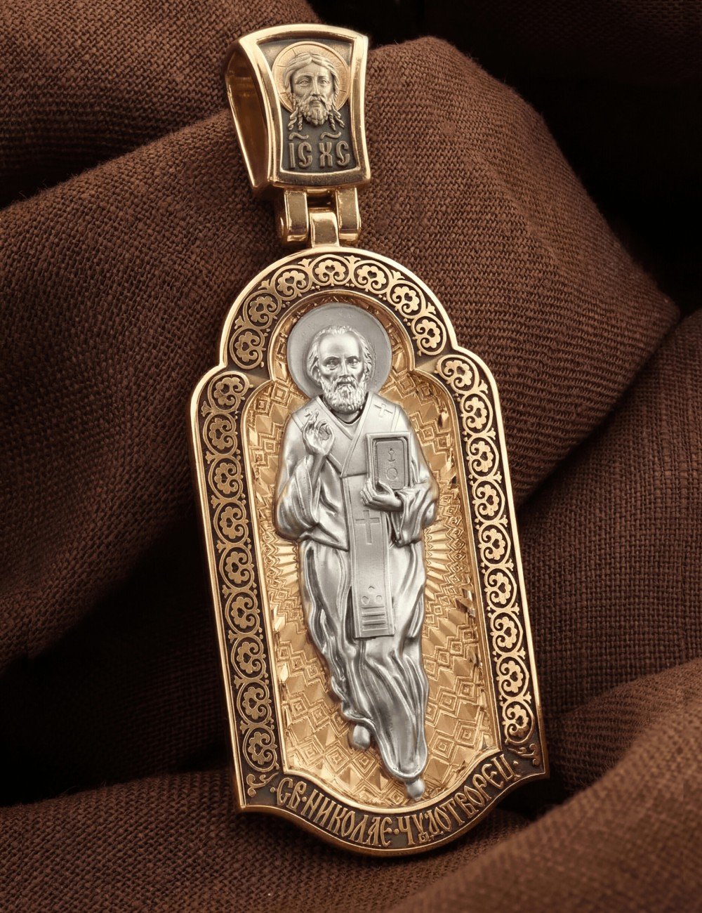 Образок из золота c эмалью