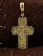 Крест из лимонного золота
