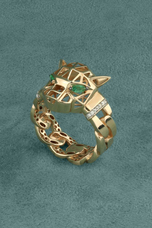 Кольцо из золота c бриллиантами и изумрудом