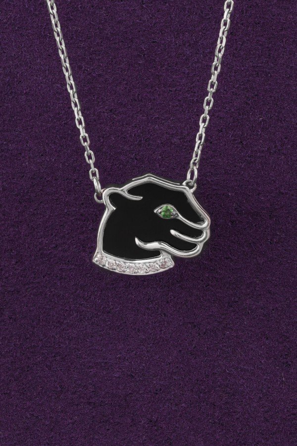 Колье из белого золота c бриллиантами, изумрудом и ониксом