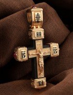 Крест из золота c эмалью, рубином и эбеновым деревом