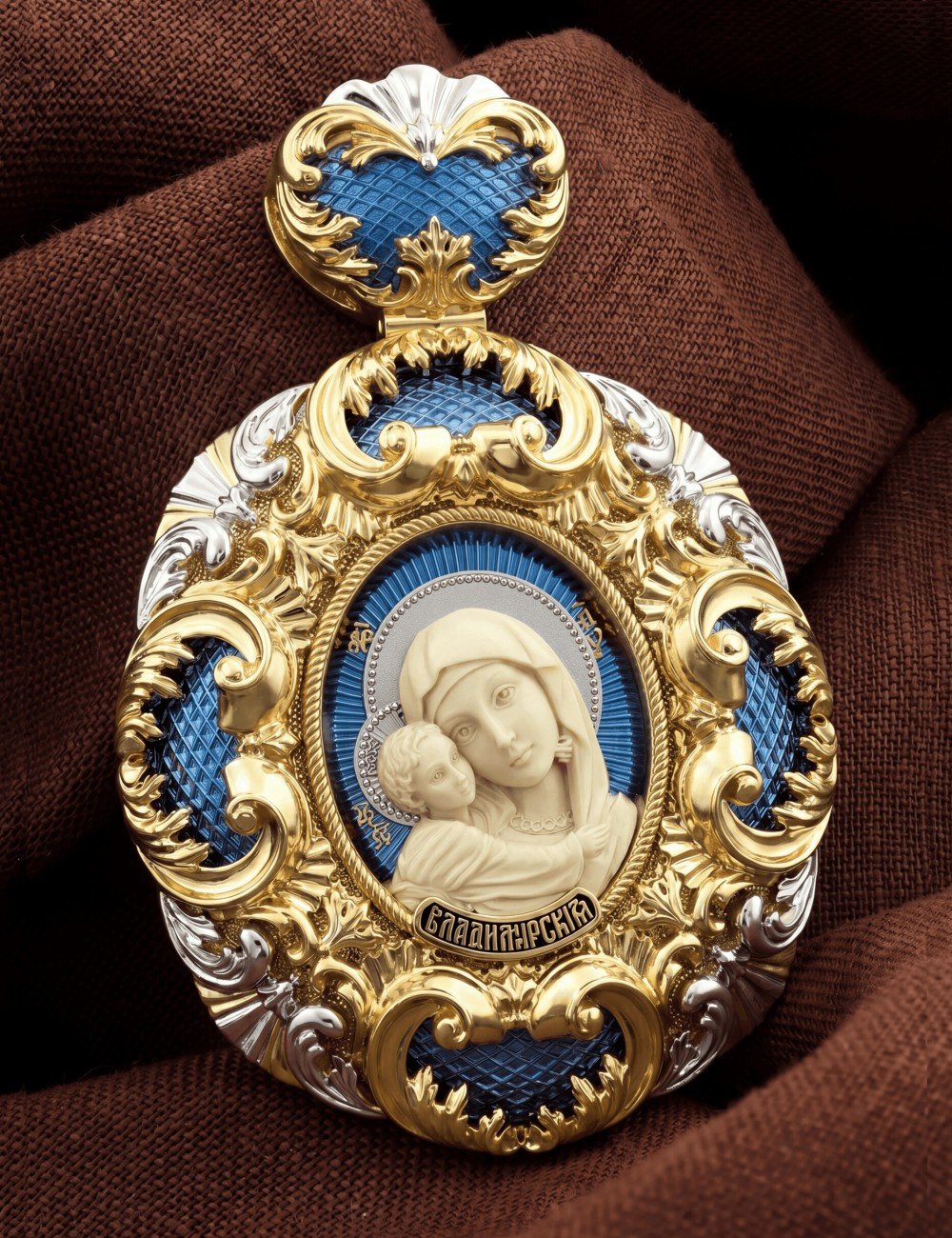 Образок из лимонного золота c эмалью и бивнем мамонта