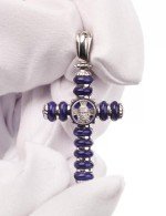 Крест из белого золота c лазуритом