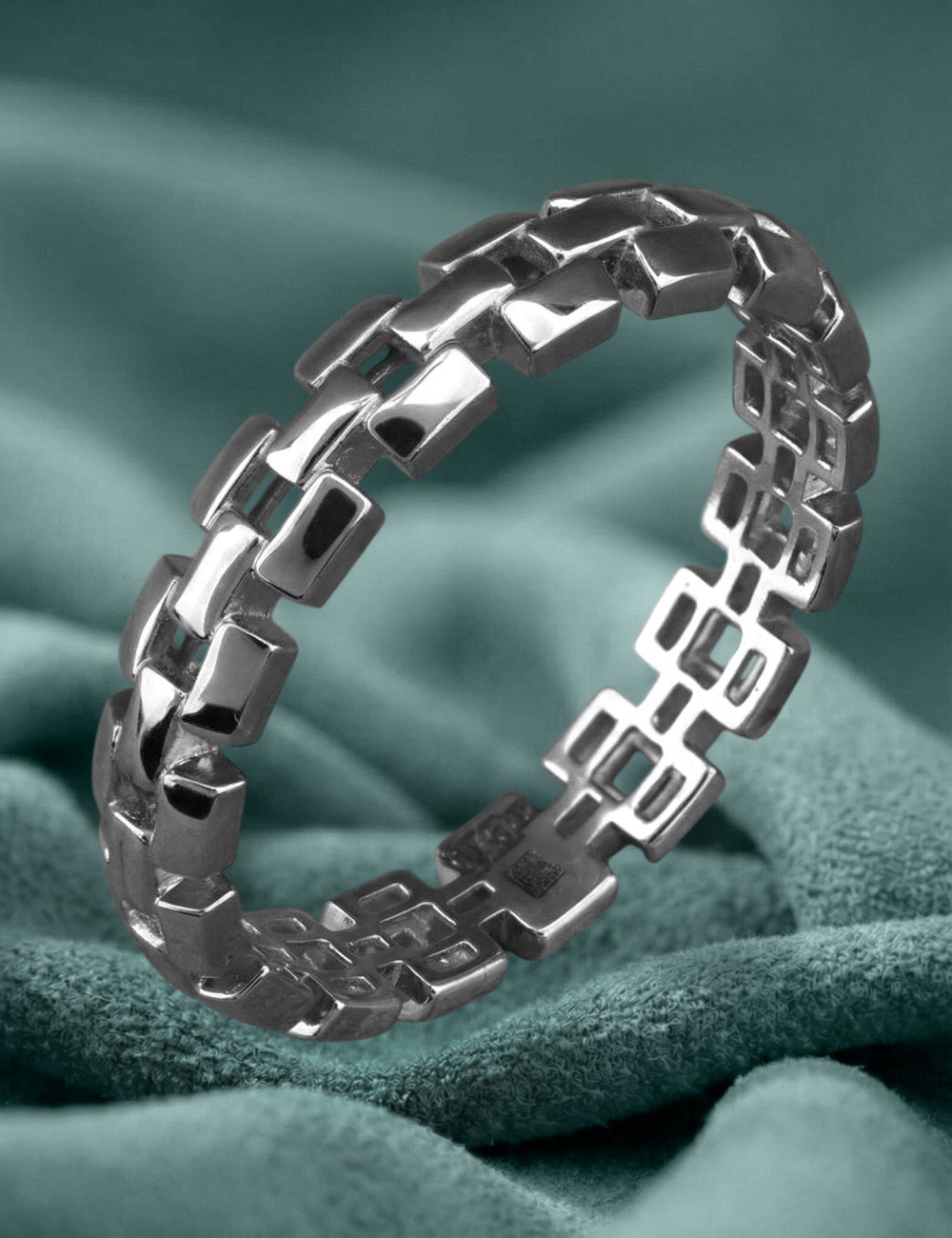 Кольцо из белого золота