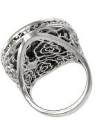 Кольцо из белого золота c ониксом и перламутром