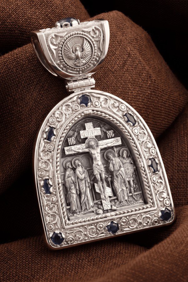 Образок из белого золота c эмалью и сапфиром