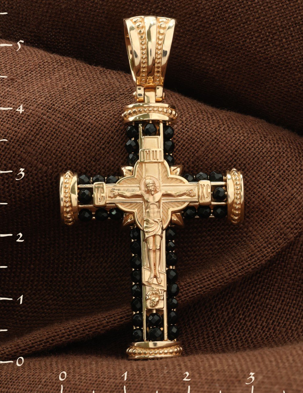 Крест из золота c ониксом