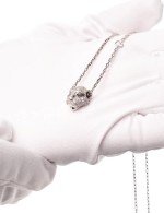 Колье из белого золота c бриллиантами и изумрудом