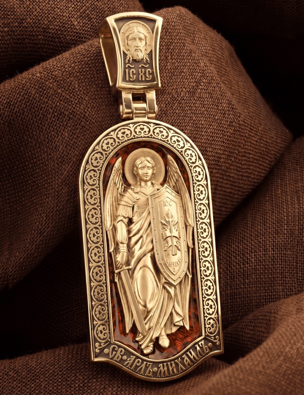 Образок из золота c эмалью