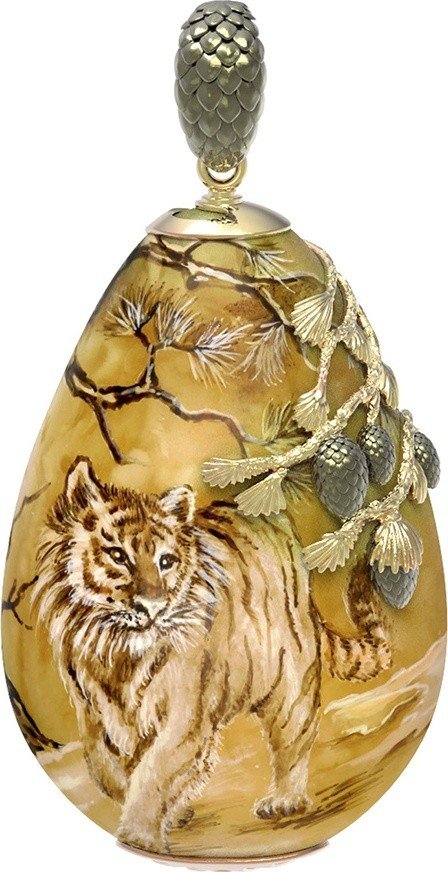 Подвеска из лимонного золота c росписным янтарём