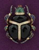 Подвеска из лимонного золота c бриллиантами, сапфиром, изумрудом, ониксом и изумрудом