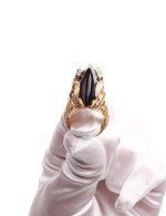 Кольцо из лимонного золота c бриллиантами и ониксом