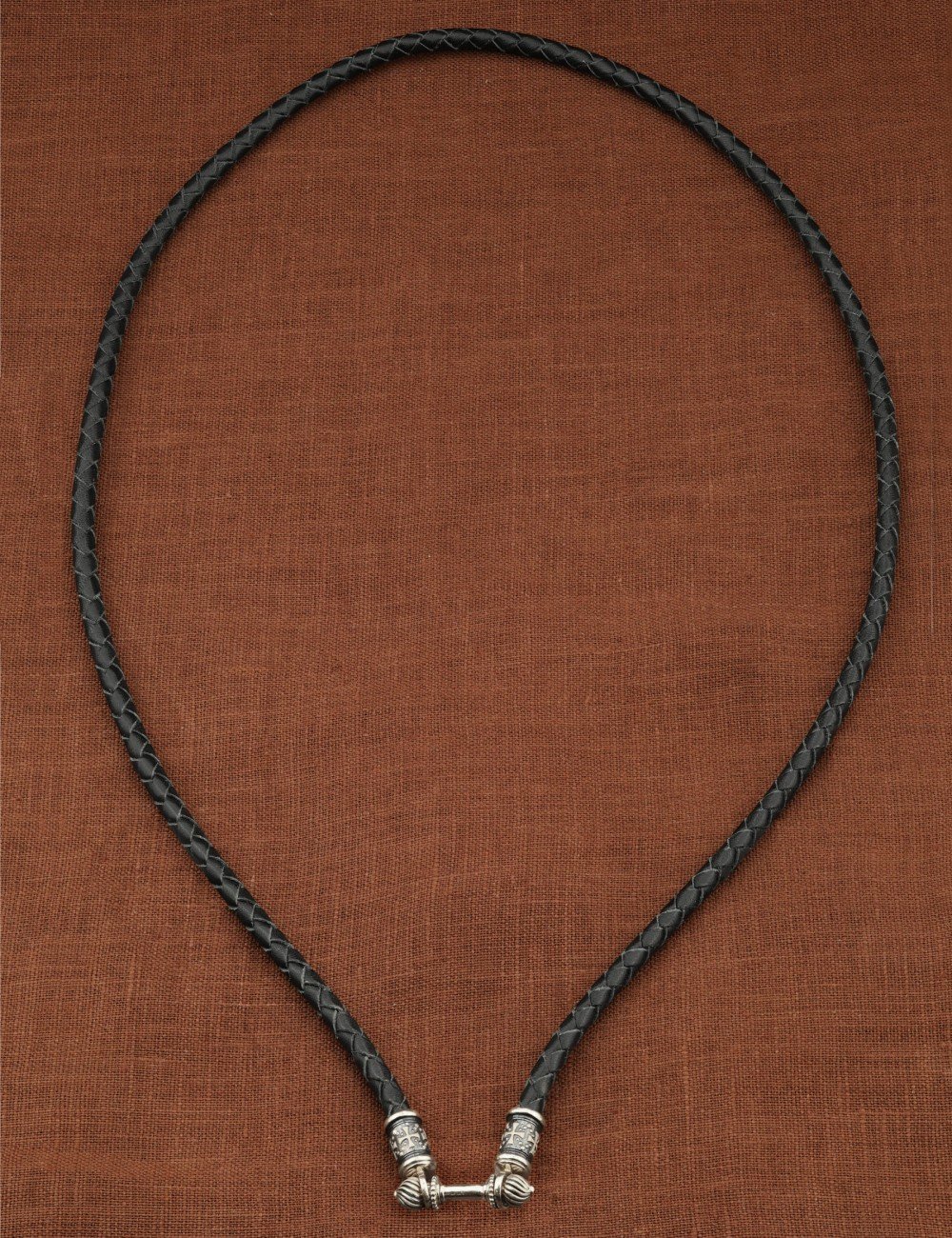 Гайтан из белого золота c кожаным шнурком