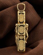 Крест из лимонного золота c эбеновым деревом