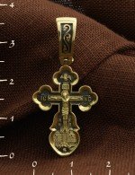 Крест из лимонного золота