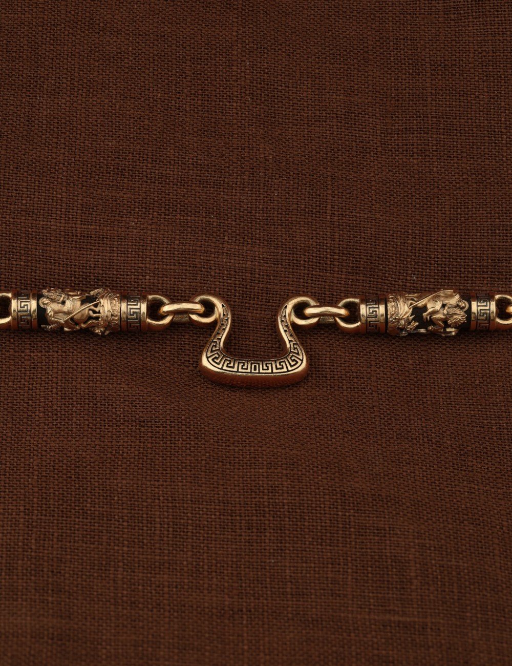 Цепь из золота c эмалью и эбеновым деревом