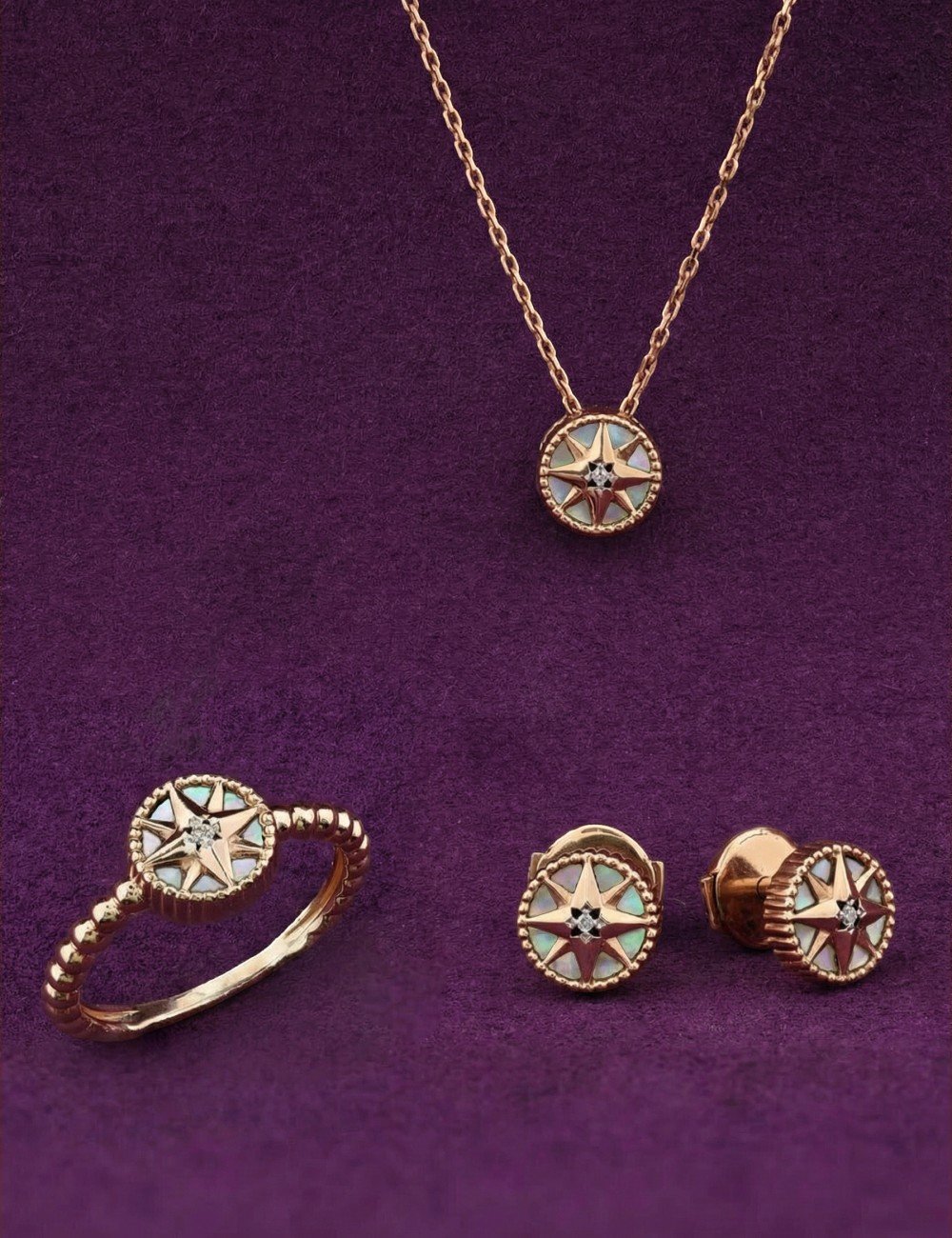 Колье из золота c бриллиантами и перламутром