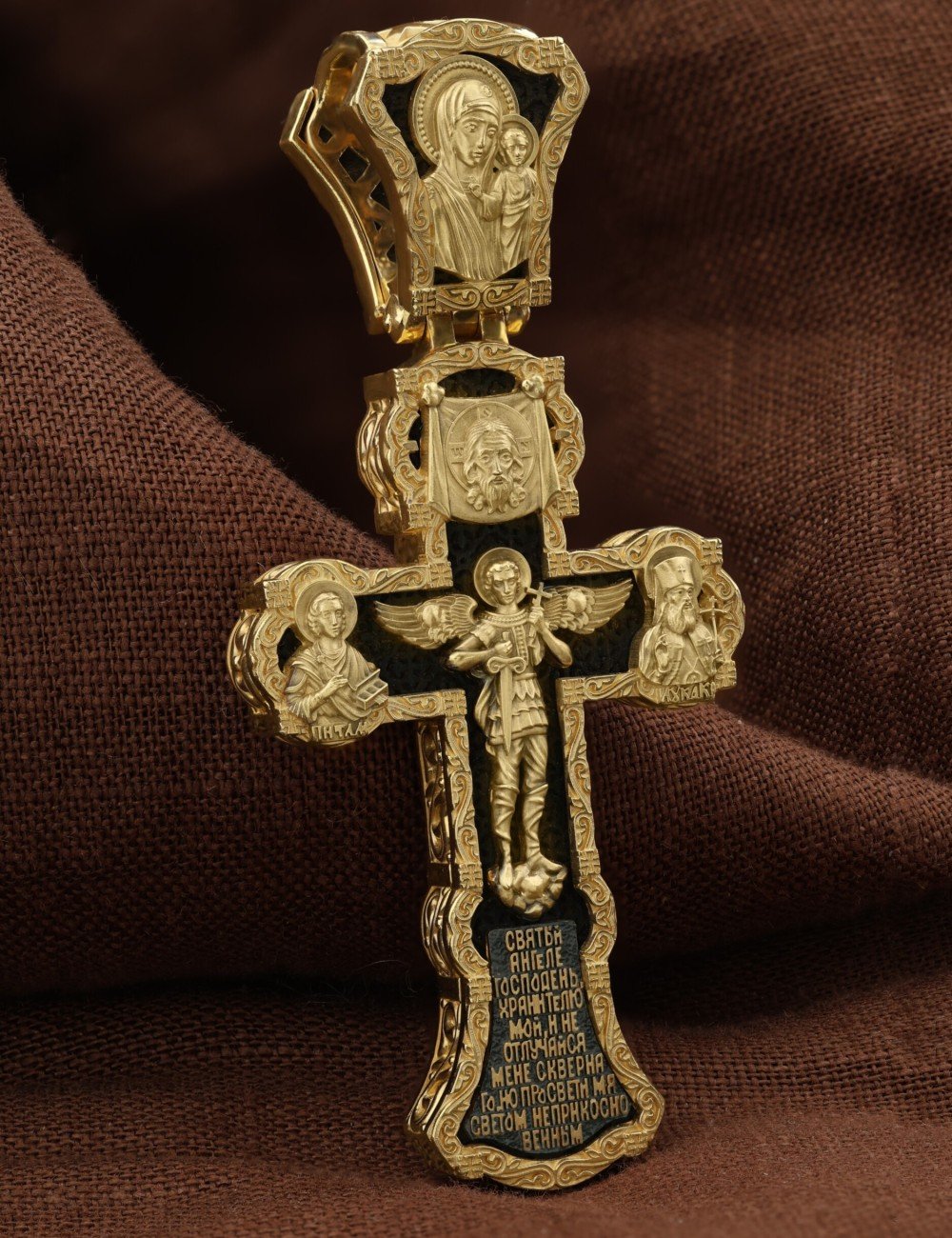 Крест из лимонного золота c эбеновым деревом