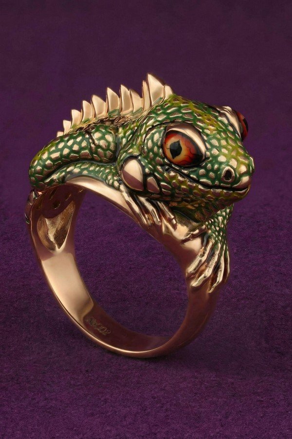 Кольцо из золота c эмалью и рубином