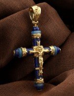 Крест из лимонного золота c агатом и лазуритом