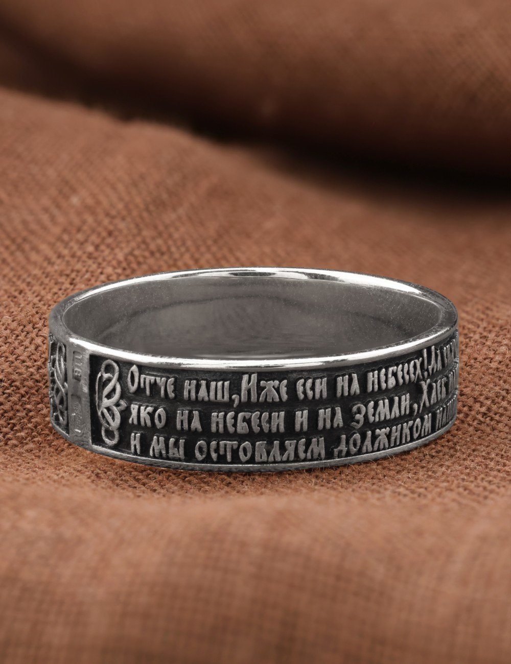 Кольцо из белого золота