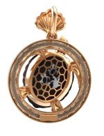 Подвеска из золота c эмалью и железным деревом