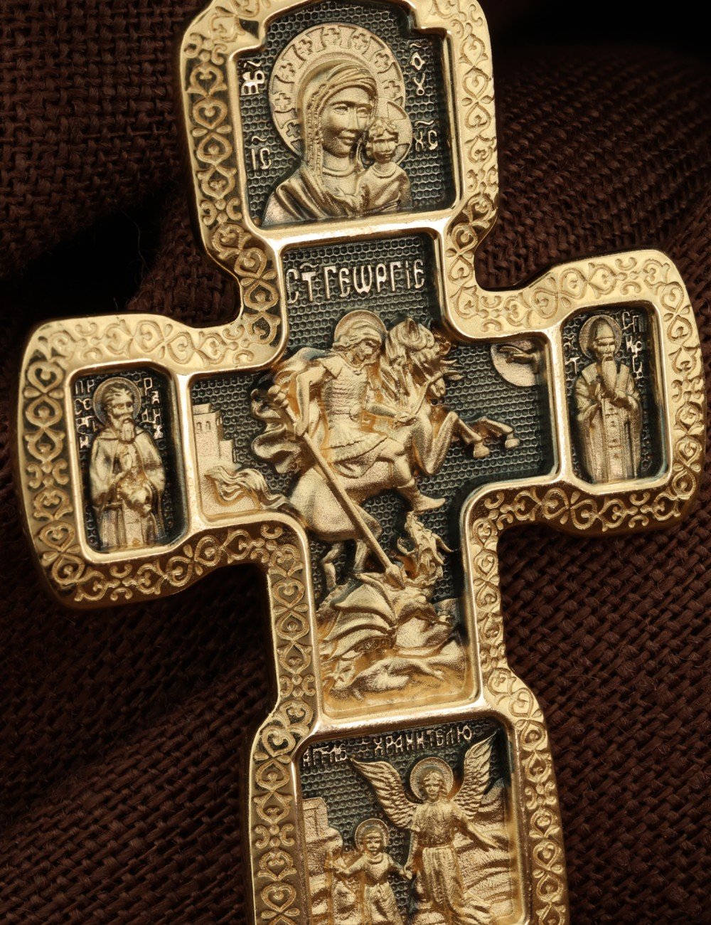 Крест из лимонного золота