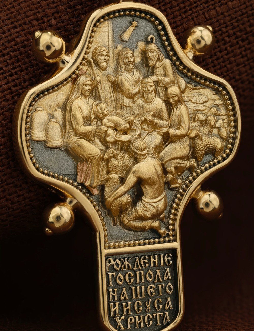 Крест из лимонного золота