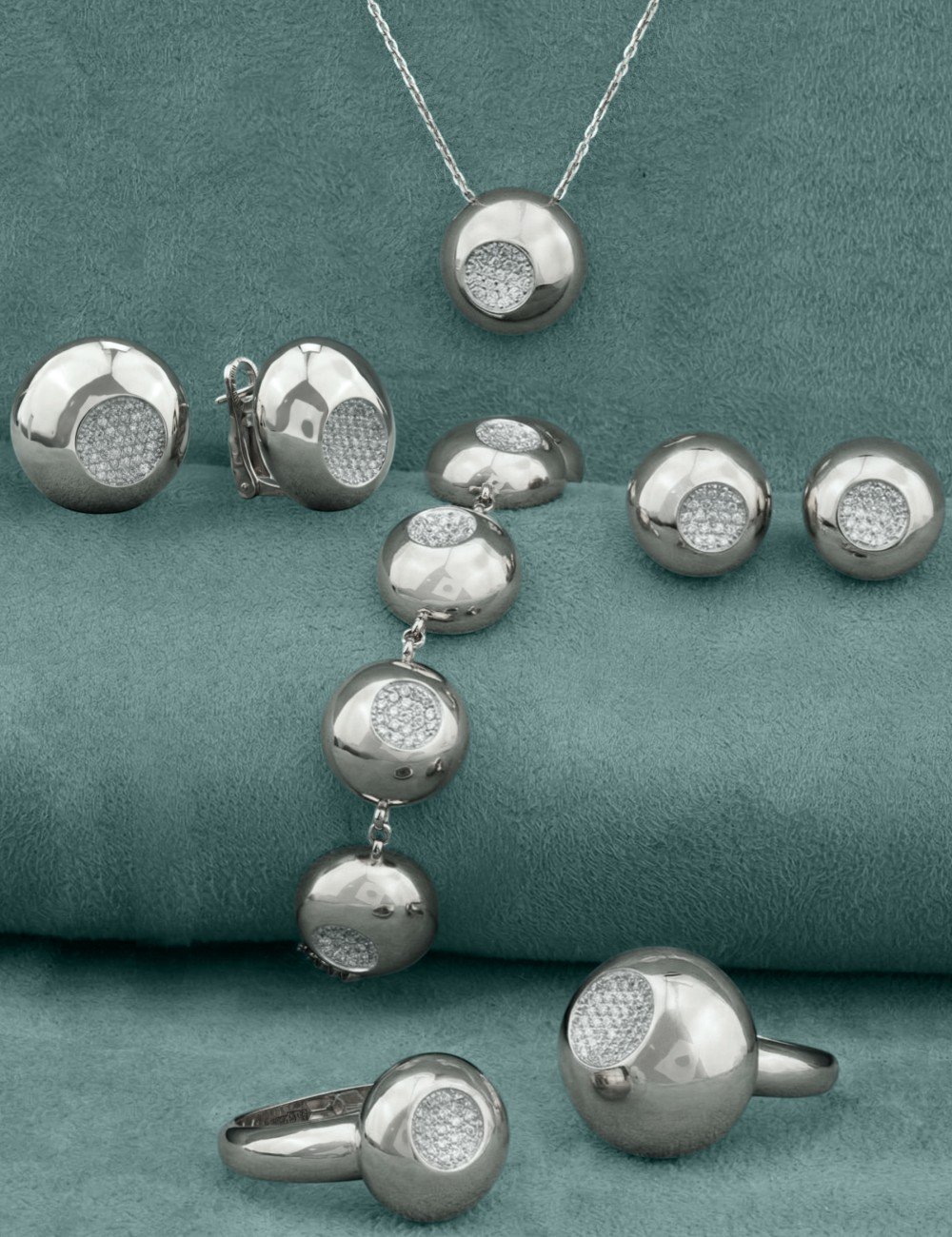 Серьги из белого золота c бриллиантами