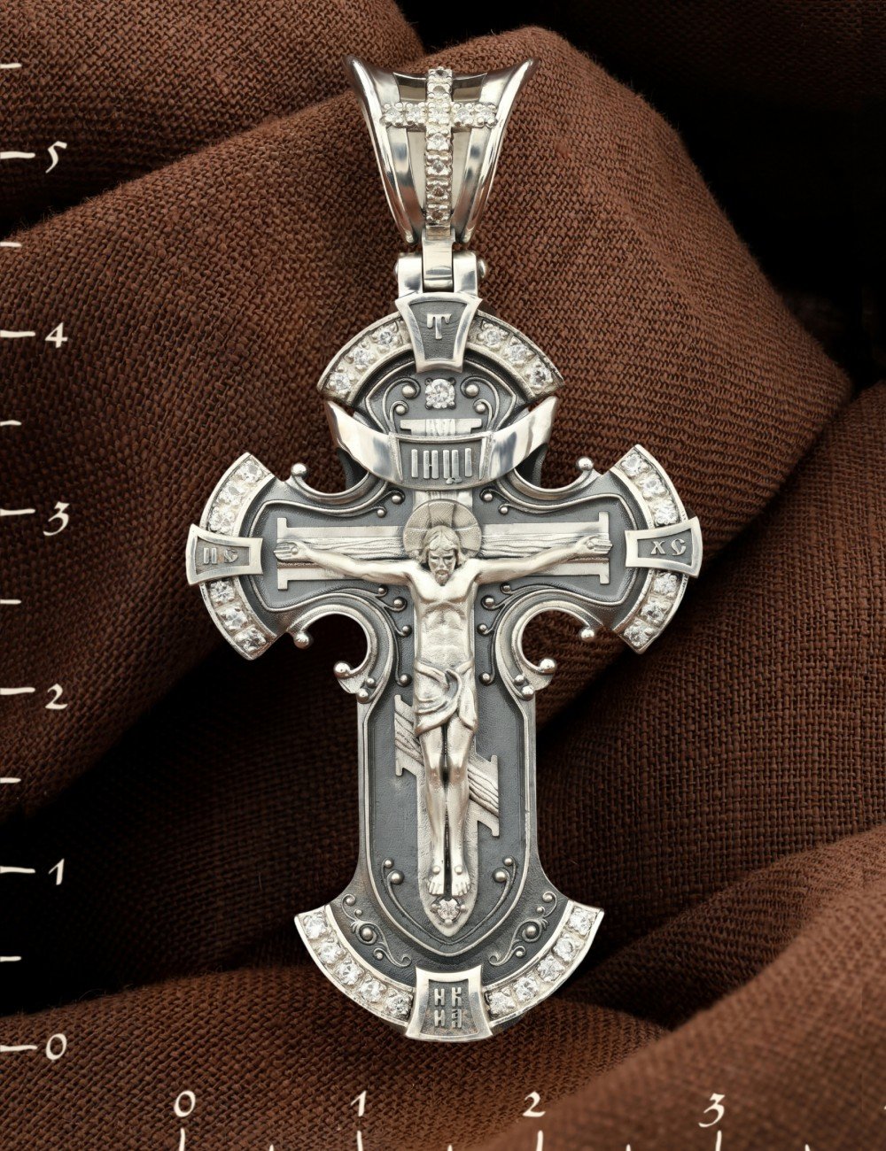 Крест из серебра 925 пробы c фианитом