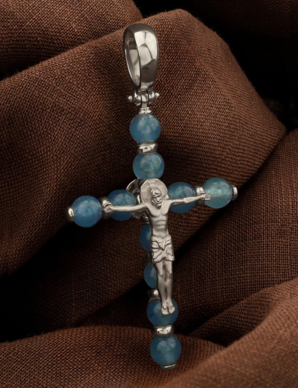 Крест из белого золота c жадеитом