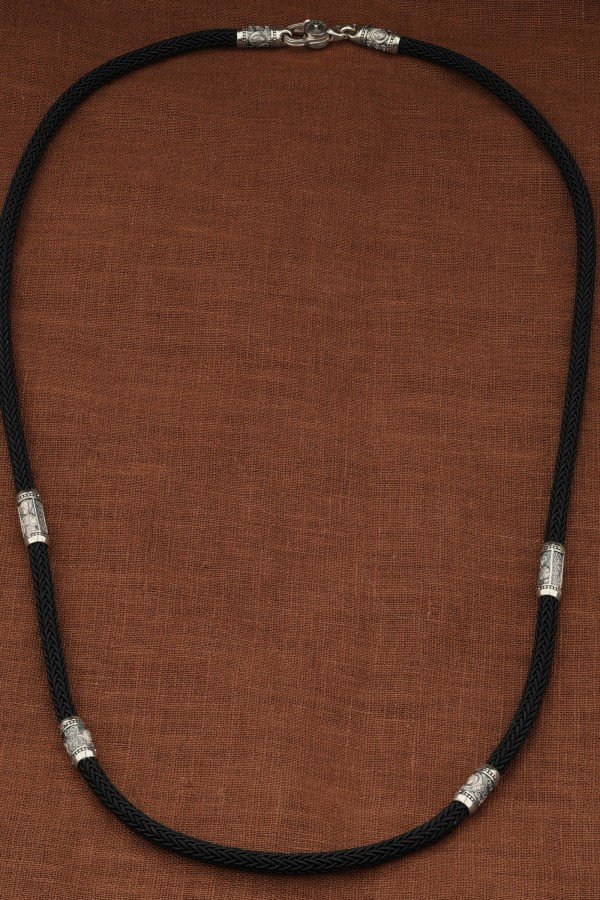 Шнурок шёлковый из белого золота 585 пробы c шёлковым шнурком