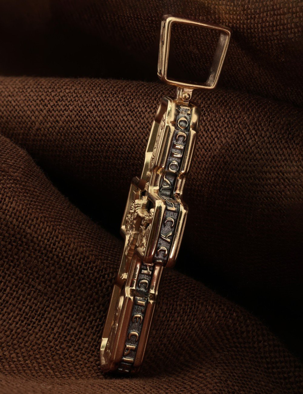 Крест из золота c ониксом