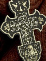 Крест из лимонного золота