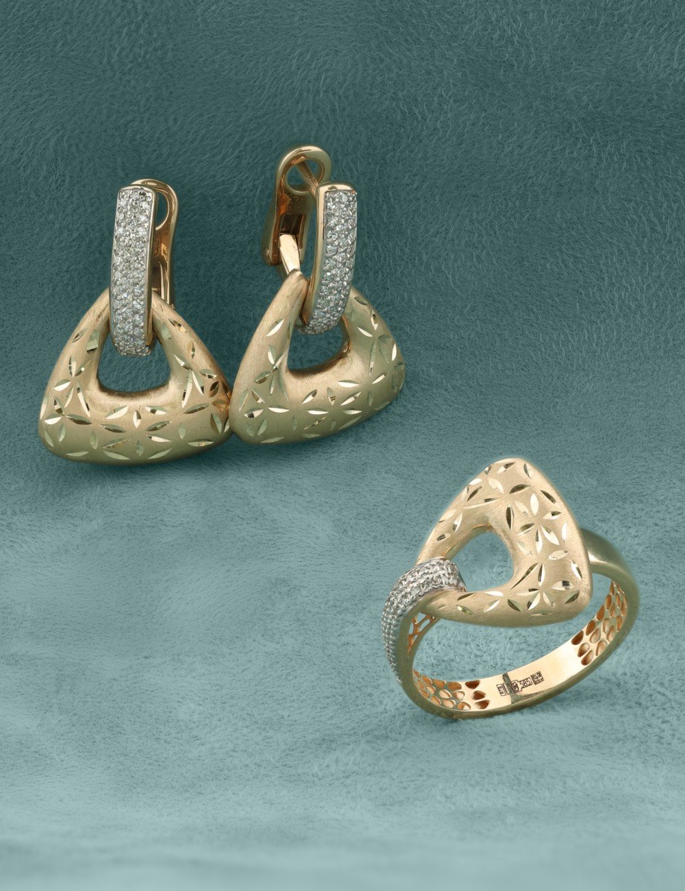 Серьги из золота c бриллиантами