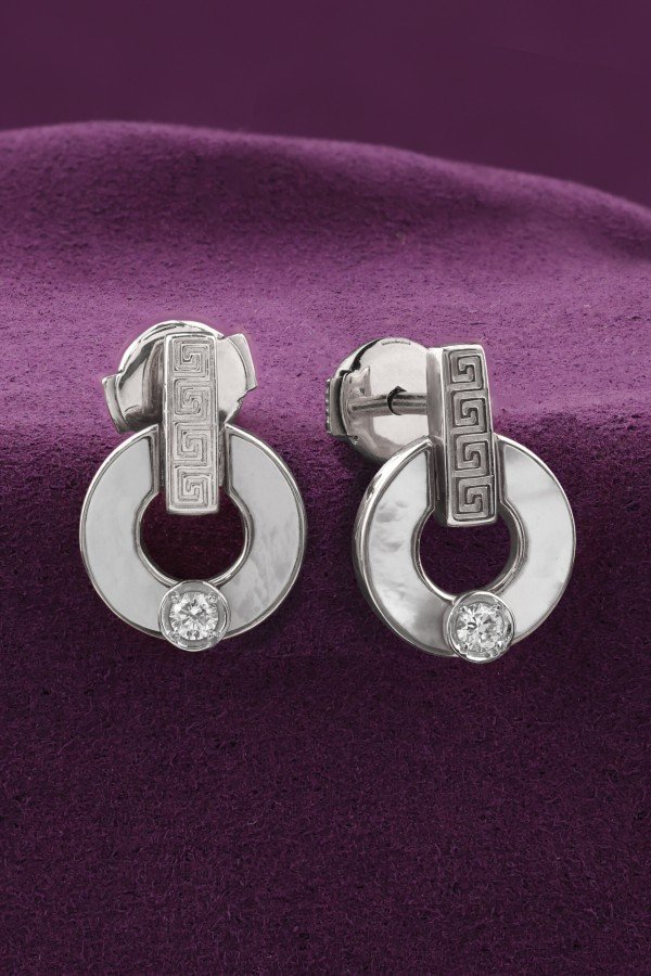 Серьги из белого золота c бриллиантами и перламутром