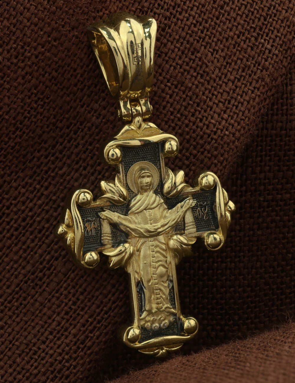 Крест из лимонного золота