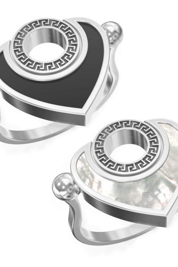 Кольцо из белого золота c ониксом и перламутром