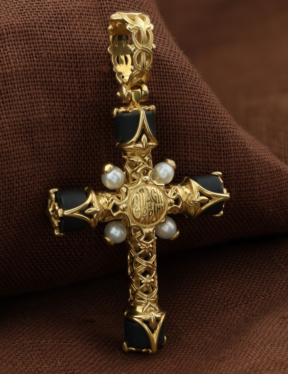 Крест из лимонного золота c ониксом и малахитом