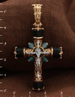 Крест из золота c ониксом и жадеитом