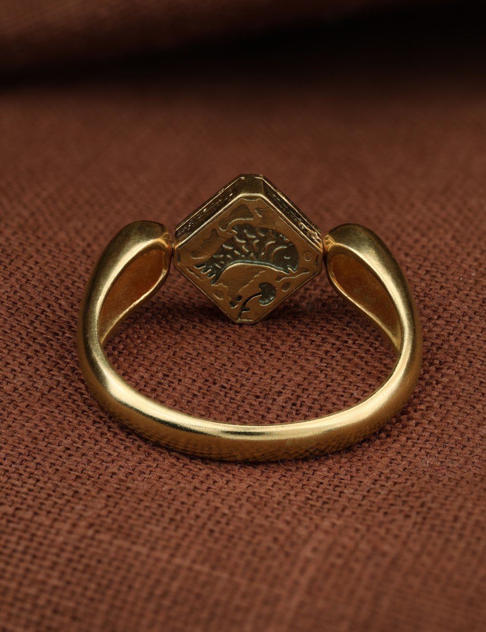 Кольцо из зелёного золота