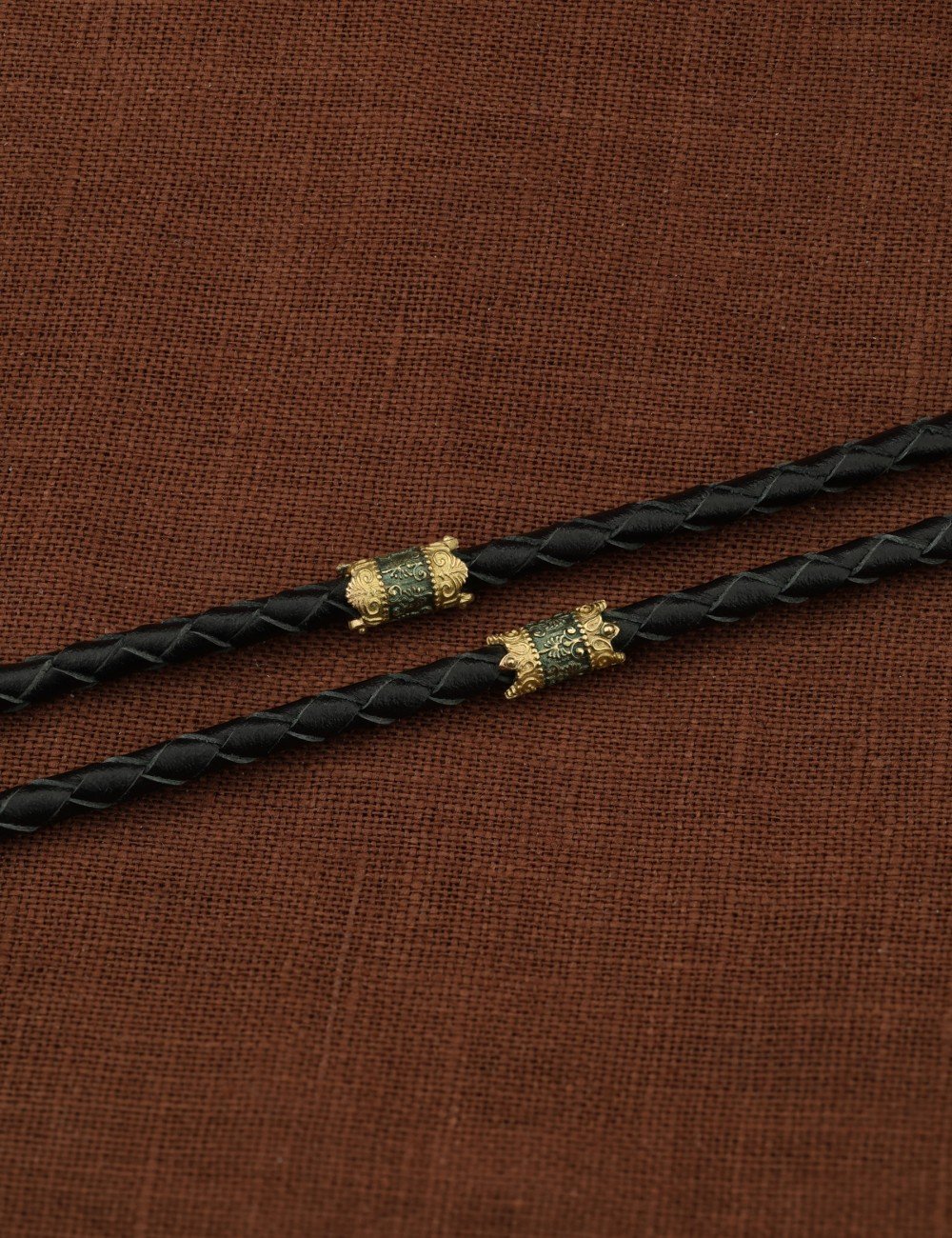 Гайтан из зелёного золота c кожаным шнурком