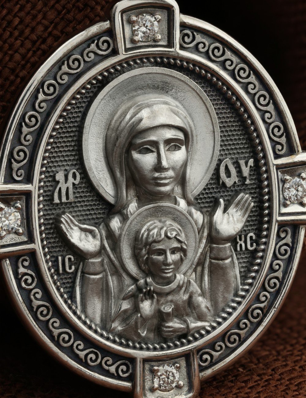 Образок из белого золота c бриллиантами