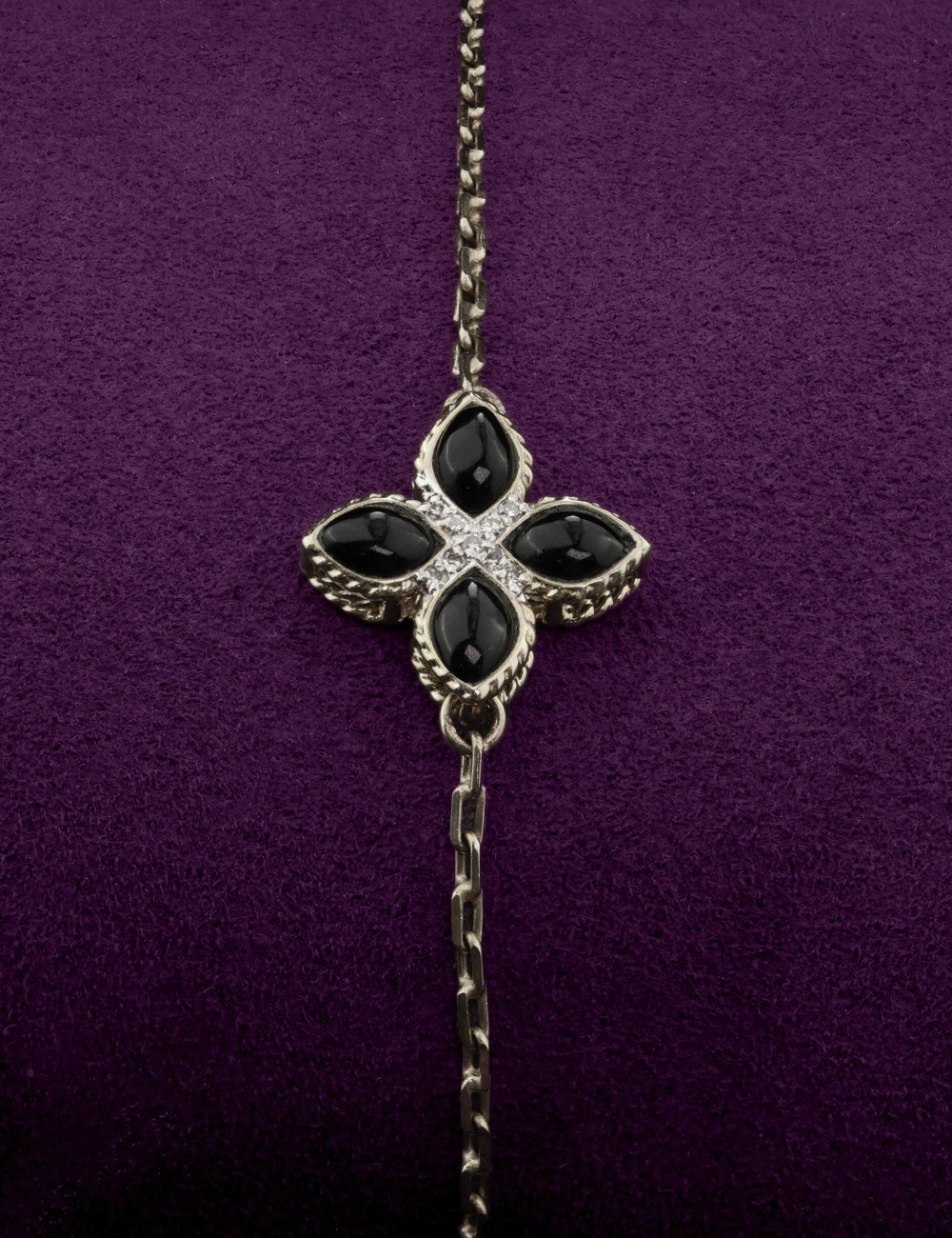 Браслет из белого золота c бриллиантами и ониксом