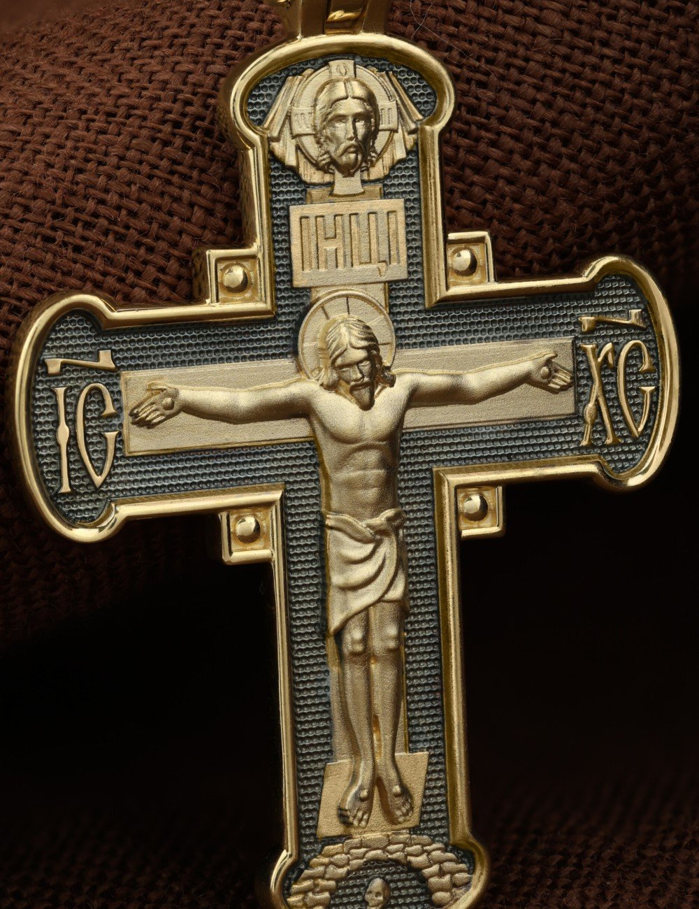 Крест из лимонного золота