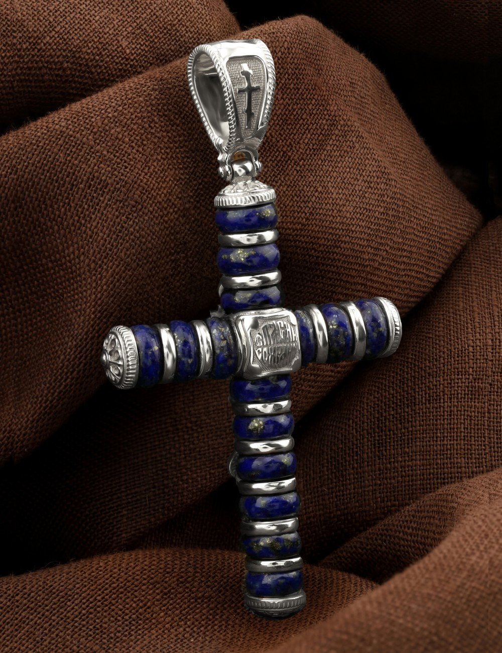 Крест из белого золота c лазуритом