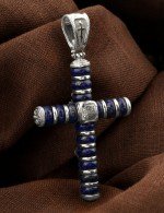 Крест из белого золота c лазуритом