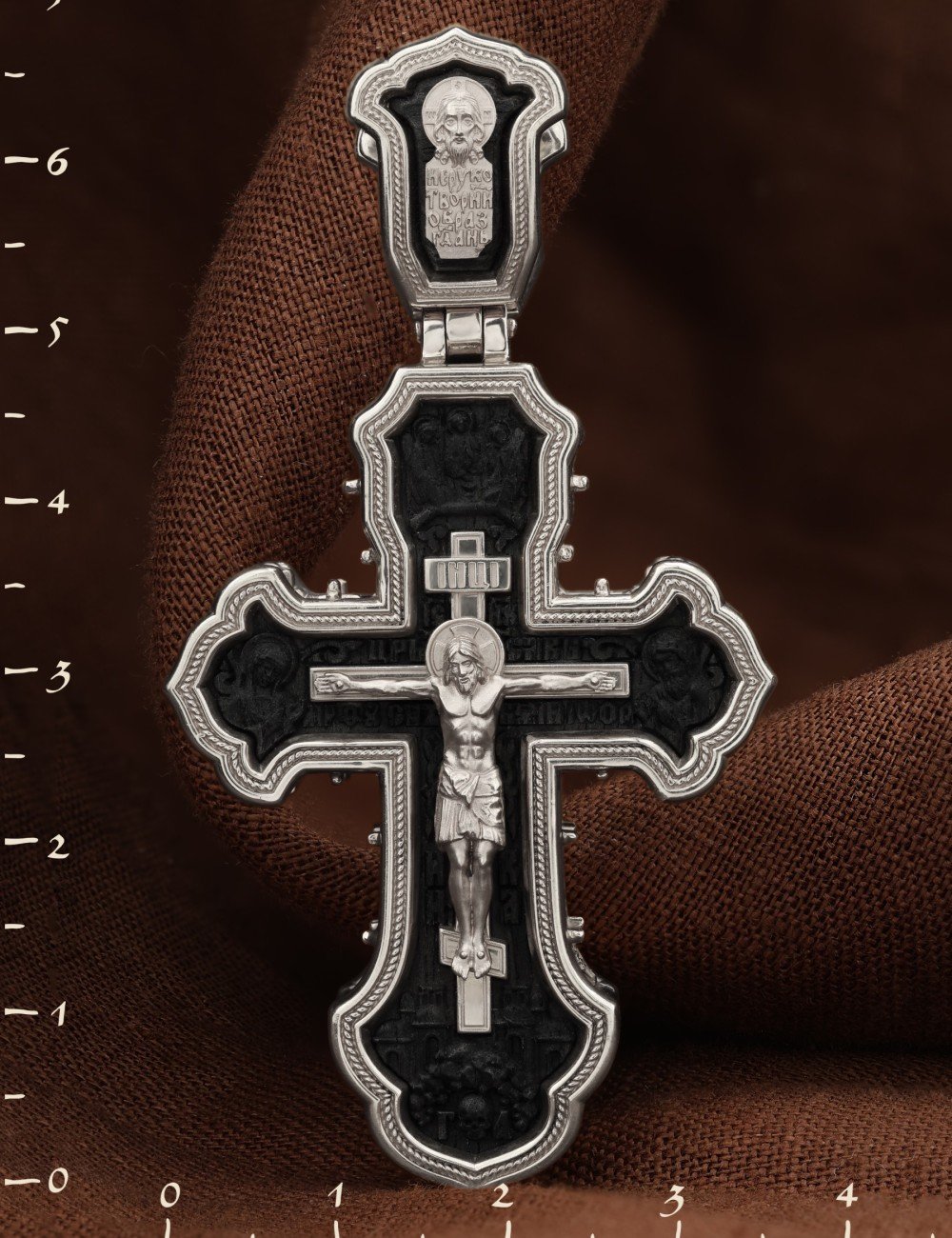 Крест из белого золота c эбеновым деревом