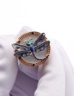 Кольцо из золота c сапфиром, эмалью и перламутром